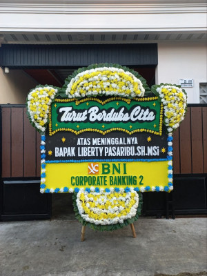 Papan Bunga Duka di Megambilis