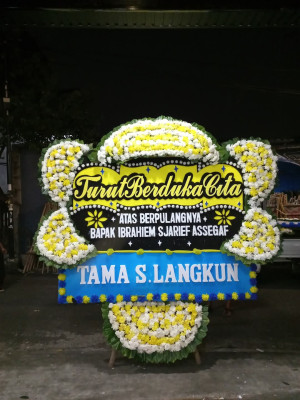 Papan Bunga Duka di Megambilis